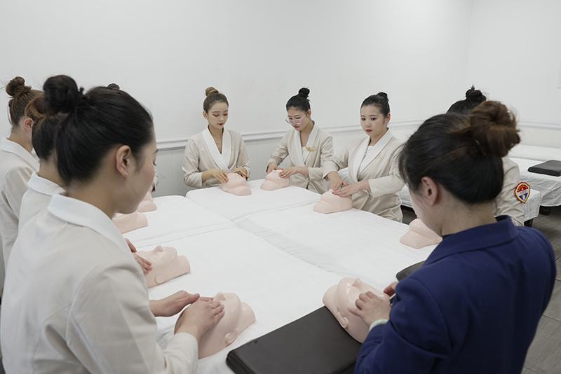  解锁美丽新技能：学习美容的费用全解析